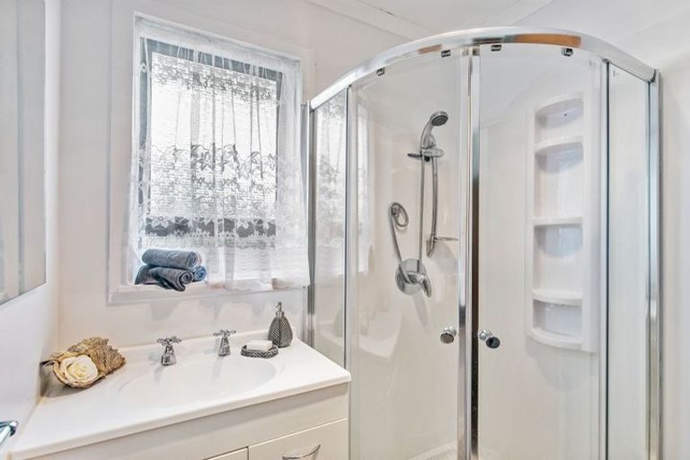 Photo of property in 20 Matapouri Road, Mangere Bridge, Auckland, 2022