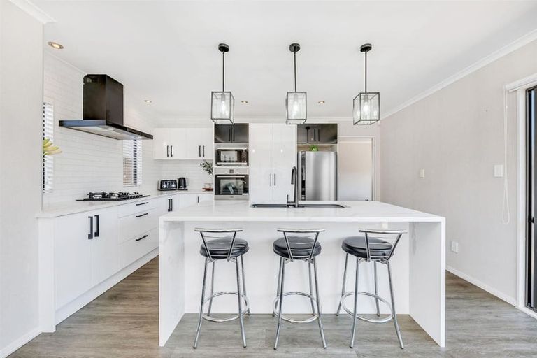 Photo of property in 14 Heidi Crescent, Flat Bush, Auckland, 2016