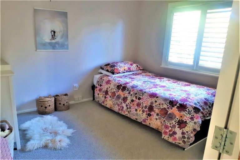 Photo of property in 40 Tiri Tiri Road, Birkdale, Auckland, 0626