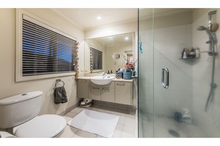 Photo of property in 25 Bridgefield Crescent, Flat Bush, Auckland, 2016