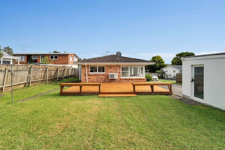 Photo of property in 2/8 Wykeham Place, Glenfield, Auckland, 0629