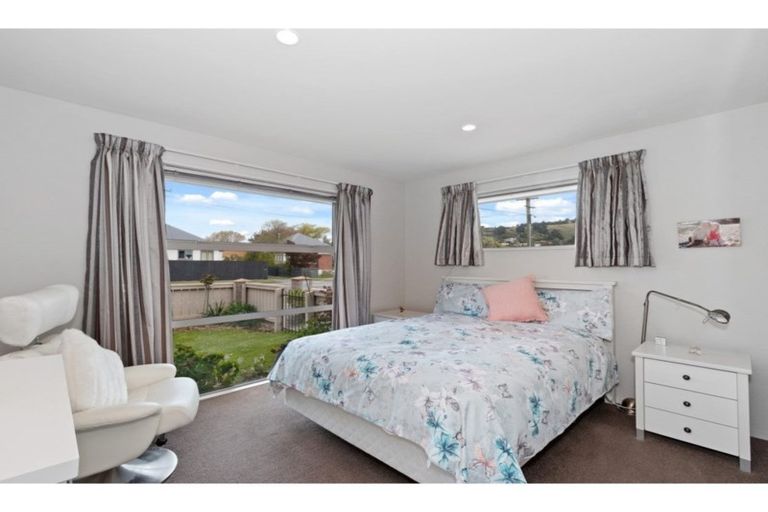 Photo of property in 33a Wilsons Road South, Saint Martins, Christchurch, 8022