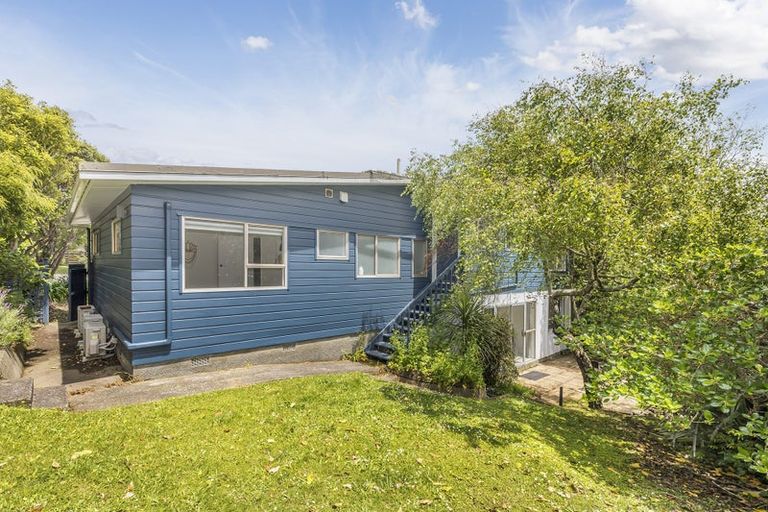 Photo of property in 12 Florio Terrace, Tawa, Wellington, 5028