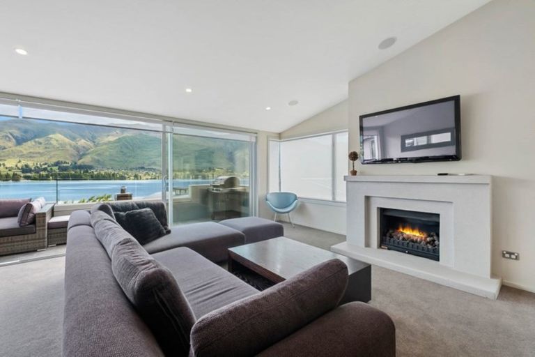 Photo of property in Lakeview Heights, 3/124 Lismore Street, Wanaka, 9305