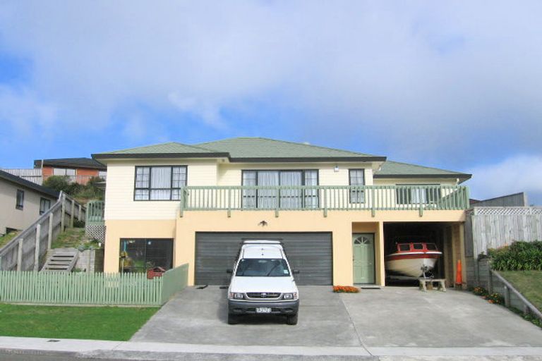 Photo of property in 66 Horokiwi Road West, Newlands, Wellington, 6037