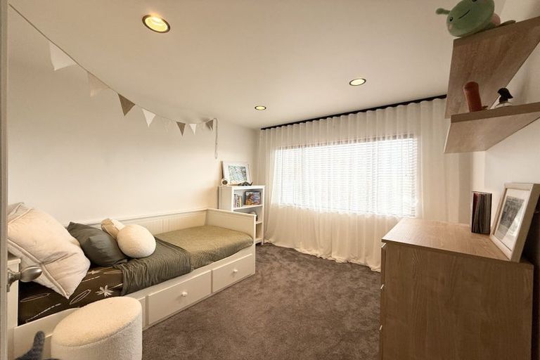 Photo of property in 701b Beach Road, Rothesay Bay, Auckland, 0630