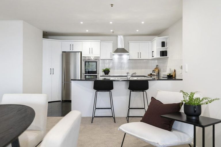 Photo of property in 5c The Promenade, Takapuna, Auckland, 0622