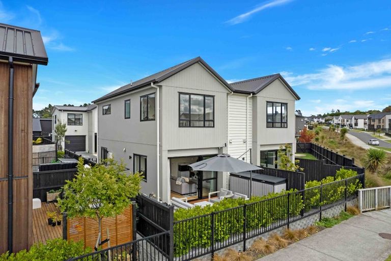 Photo of property in 22a Lumbarda Drive, Kumeu, 0810