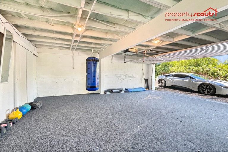 Photo of property in 2/33 Montgomery Avenue, Rothesay Bay, Auckland, 0630