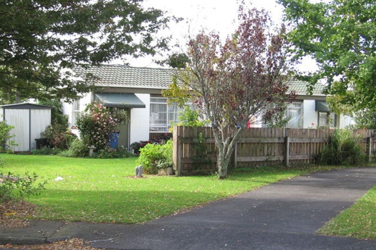 Photo of property in 11 Kaumatua Place, Te Atatu Peninsula, Auckland, 0610