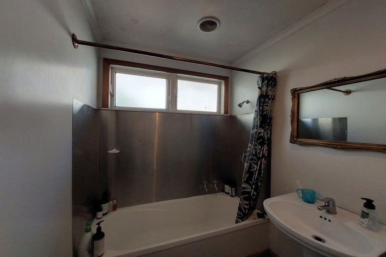 Photo of property in 37 Bedford Street, Northland, Wellington, 6012