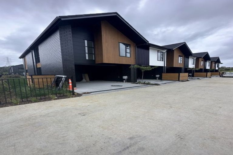 Photo of property in 80 Papatupu Way, Kumeu, 0810