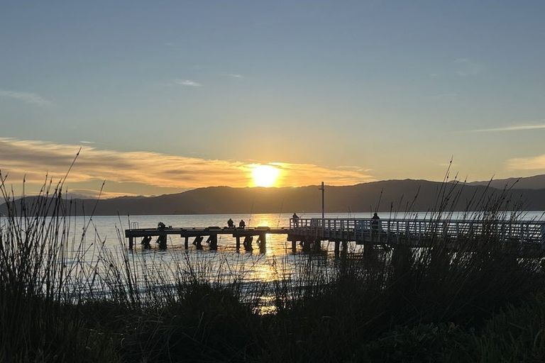 Photo of property in 7 Pinelands Avenue, Seatoun, Wellington, 6022