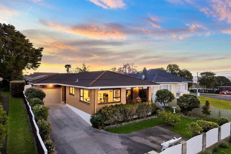 Photo of property in 1 Elcoat Avenue, Henderson, Auckland, 0612