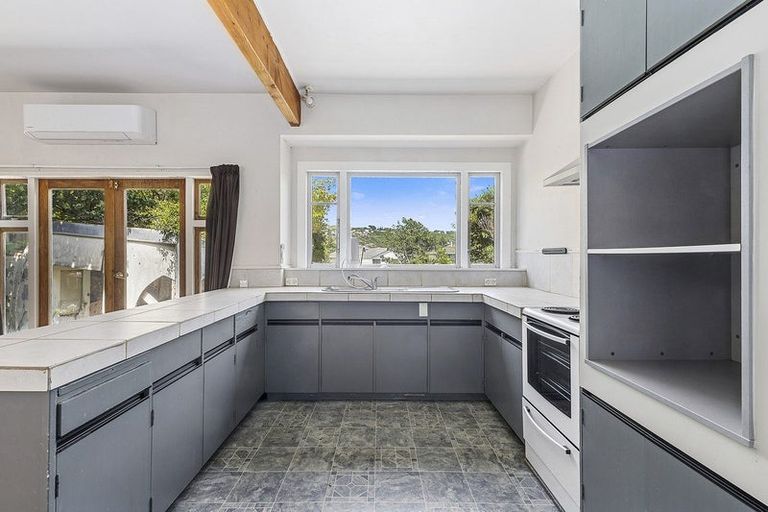 Photo of property in 52 Main Road, Titahi Bay, Porirua, 5022
