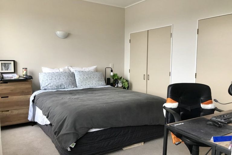 Photo of property in 17 Kent Terrace - Kent Apartments, 6d/16 Kent Terrace, Mount Victoria, Wellington, 6011