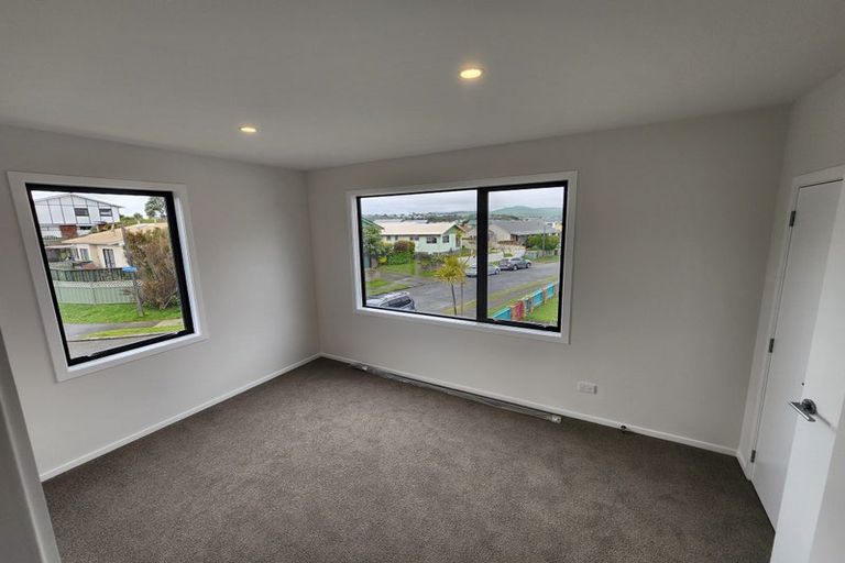 Photo of property in 2/8 Clipper Street, Titahi Bay, Porirua, 5022