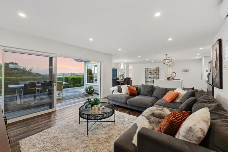 Photo of property in 24 Judkins Crescent, Cockle Bay, Auckland, 2014