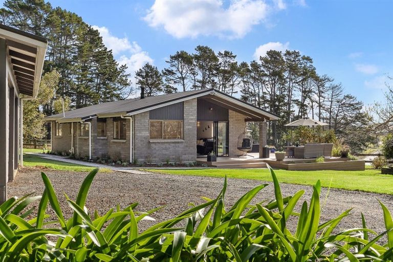 Photo of property in 1115 State Highway 16, Waimauku, 0883