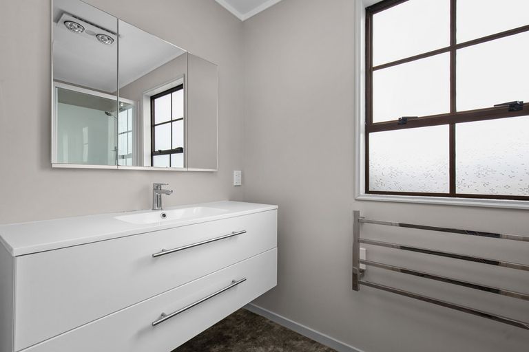 Photo of property in 12 Ashworth Street, Alexandra, 9320