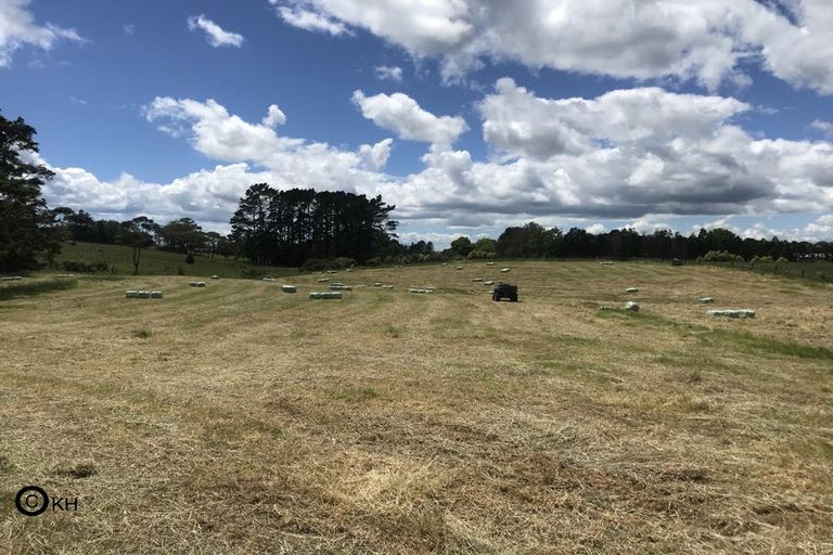 Photo of property in 133 Hanham Road, Kumeu, 0891