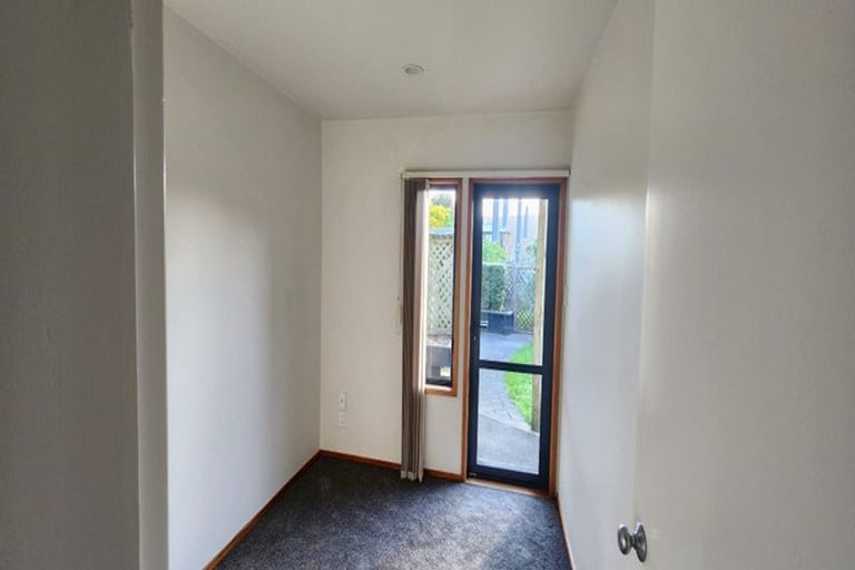 Photo of property in 14 Marina View, Paremata, Porirua, 5026