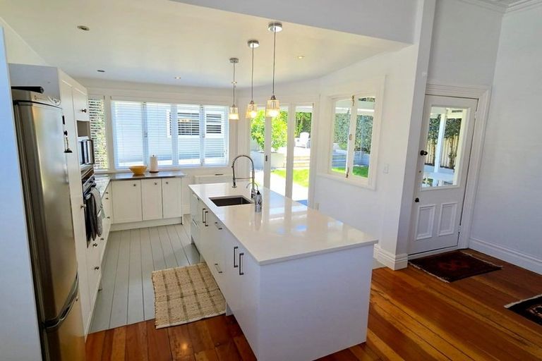 Photo of property in 33 Church Street, Devonport, Auckland, 0624