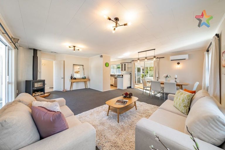 Photo of property in 11 Mimihau Grove, Wainuiomata, Lower Hutt, 5014
