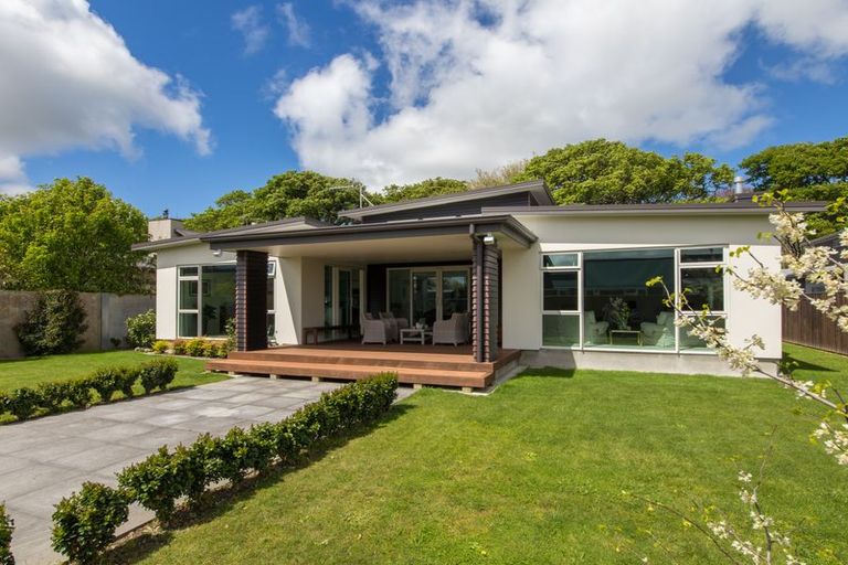 Photo of property in 16 Grand Oaks Drive, Awapuni, Palmerston North, 4412