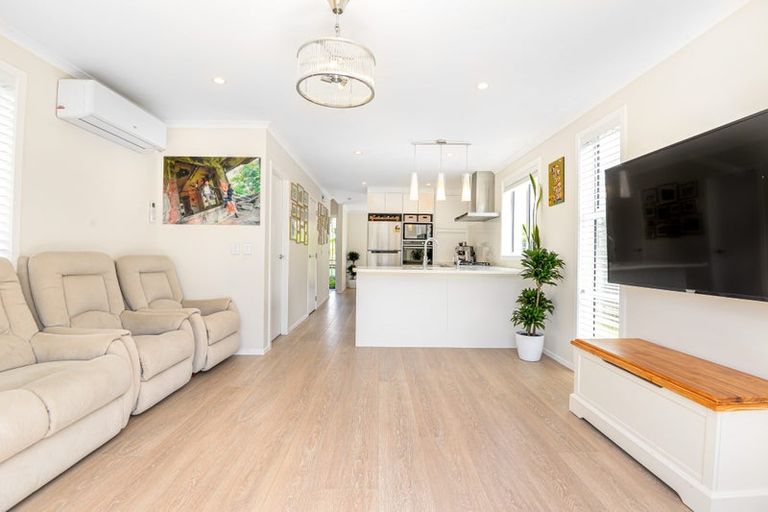 Photo of property in 32 Pateke Drive, Kenepuru, Porirua, 5022