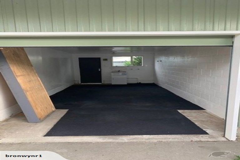 Photo of property in 2/12 Mortlake Street, Islington, Christchurch, 8042