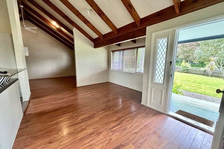 Photo of property in 1 Gosford Drive, Botany Downs, Auckland, 2010