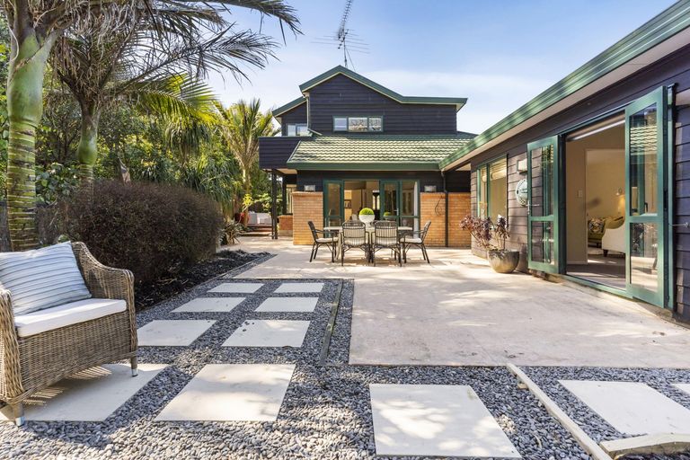 Photo of property in 1/28 Sale Street, Cockle Bay, Auckland, 2014