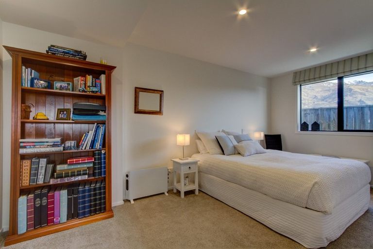 Photo of property in 2 Alpha Close, Wanaka, 9305