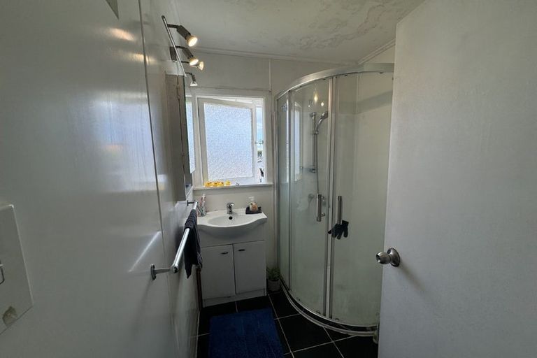 Photo of property in 10 Raglan Street, Mangere East, Auckland, 2024