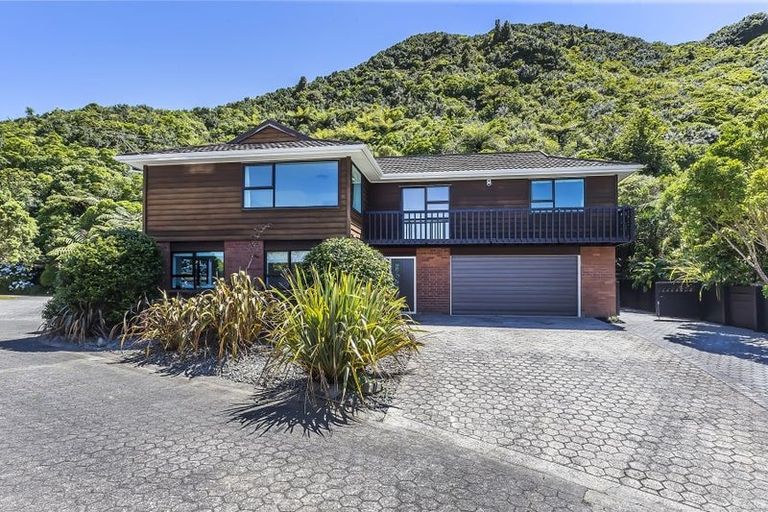 Photo of property in 60 Satara Crescent, Khandallah, Wellington, 6035