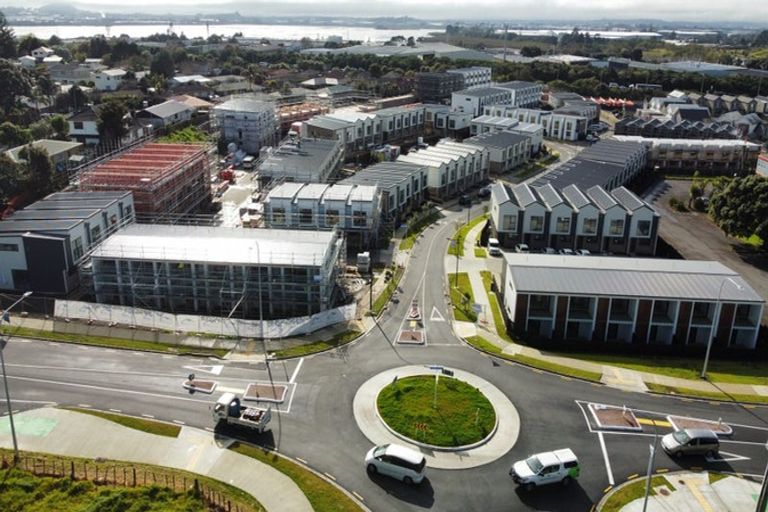 Photo of property in 2 Mikoikoi Crescent, Mangere Bridge, Auckland, 2022