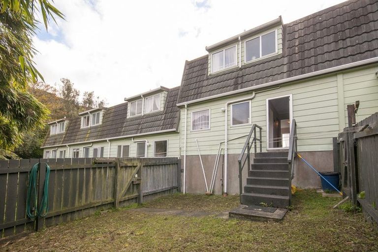 Photo of property in 11/2 Burdendale Grove, Churton Park, Wellington, 6037