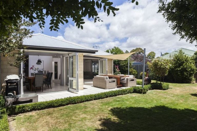 Photo of property in 9 Dunvegan Place, Harewood, Christchurch, 8051