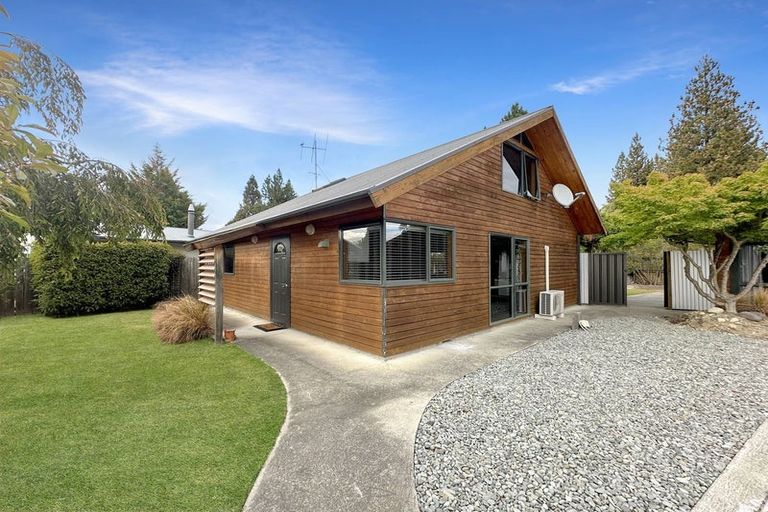 Photo of property in 32 Omahau Crescent, Twizel, 7901