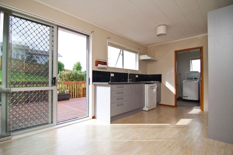 Photo of property in 11 Glenfinn Place, Massey, Auckland, 0614