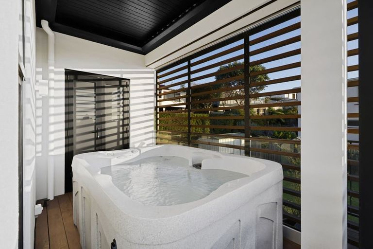 Photo of property in 30 Bayly Road, Moturoa, New Plymouth, 4310