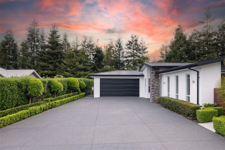 Photo of property in 43 Oakgrove Drive, Rangiora, 7400