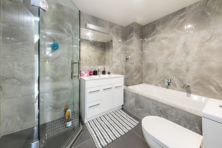 Photo of property in 37 Popokatea Drive, Takanini, 2112