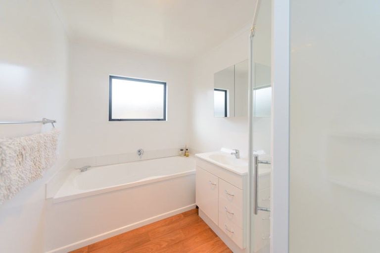 Photo of property in 130 Hillcrest Drive, Kelvin Grove, Palmerston North, 4414