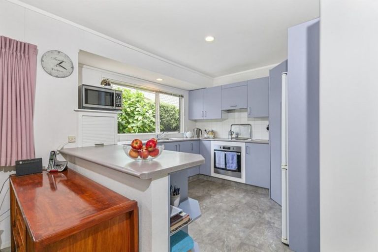 Photo of property in 33 Settlers Grove, Orewa, 0931