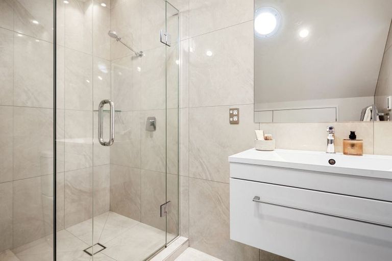 Photo of property in 17 Innes Road, St Albans, Christchurch, 8052