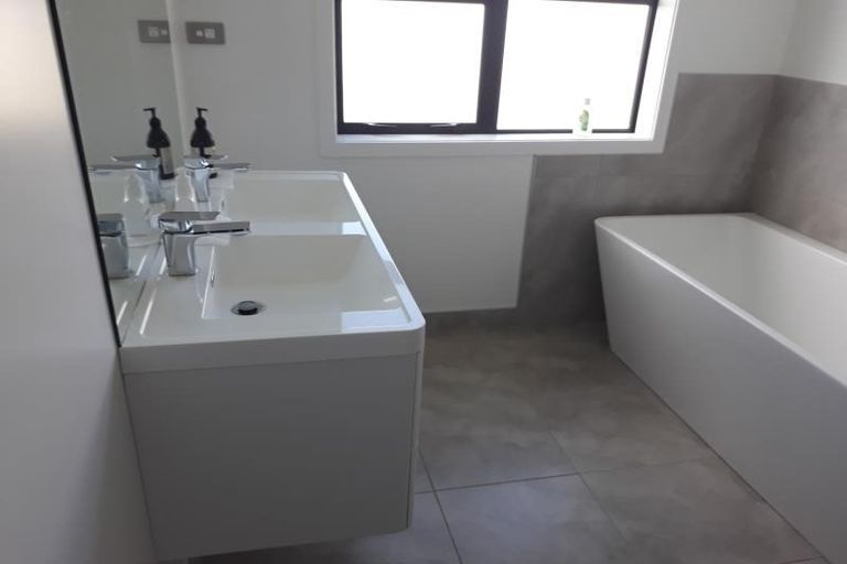 Photo of property in 16 Helen June Avenue, Flagstaff, Hamilton, 3210