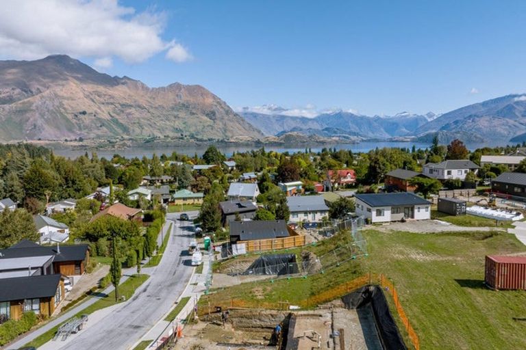 Photo of property in 84 Kirimoko Crescent, Wanaka, 9305