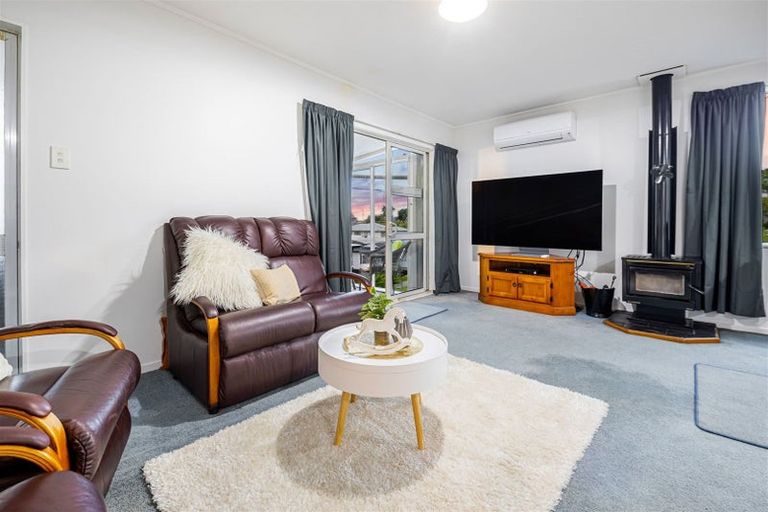 Photo of property in 74 Keegan Drive, Massey, Auckland, 0614